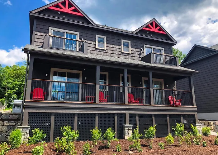 Lakeside Lodging