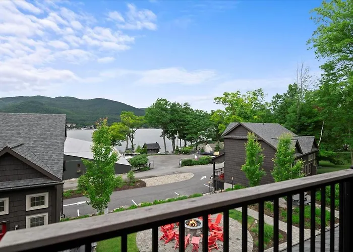 Lakeside Lodging
