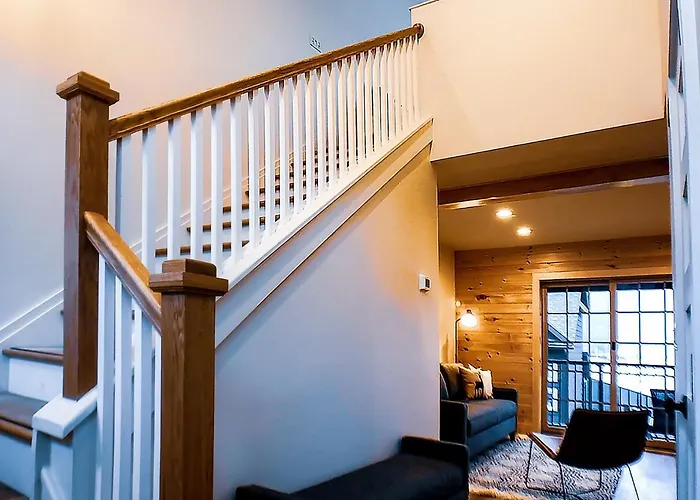 Lakeside Lodging